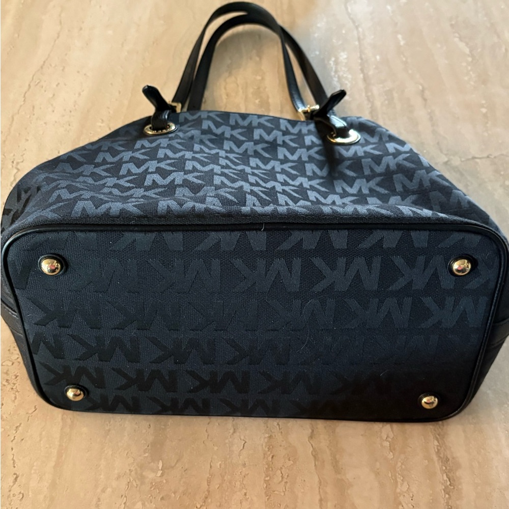 Michael Kors Jet Set Grab Bag Black on Black Logo - Picture 11 of 16